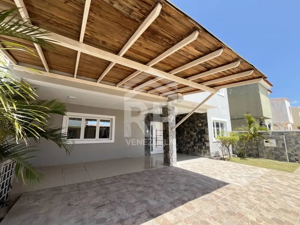 SGC-457 Townhouse en Venta en Urbanización Pedro Manuel Arcaya, Punto Fijo