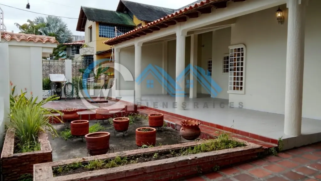 CASA EN VENTA, URB. LA FLORESTA - MATURIN