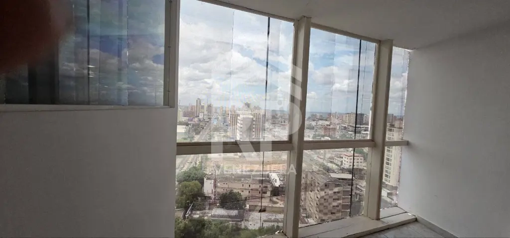 PLL-031 Oficina en Venta o Alquiler en la Torre Empresarial, Maracaibo
