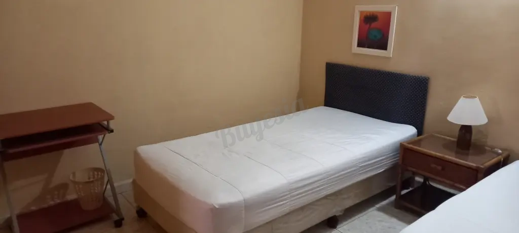 Se alquila habitación amoblada solo a Caballeros
