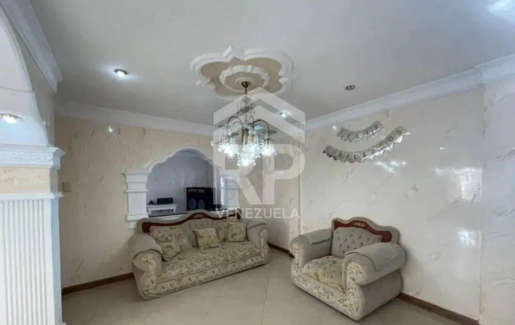 COC-011 Casa con piscina en Venta en Santa Teresa, San Cristóbal