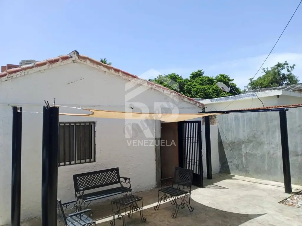 PLC-014 Casa en Venta o Alquiler en Zona Este de Maracaibo