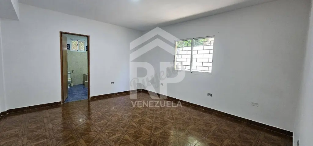 PLC-014 Casa en Venta o Alquiler en Zona Este de Maracaibo