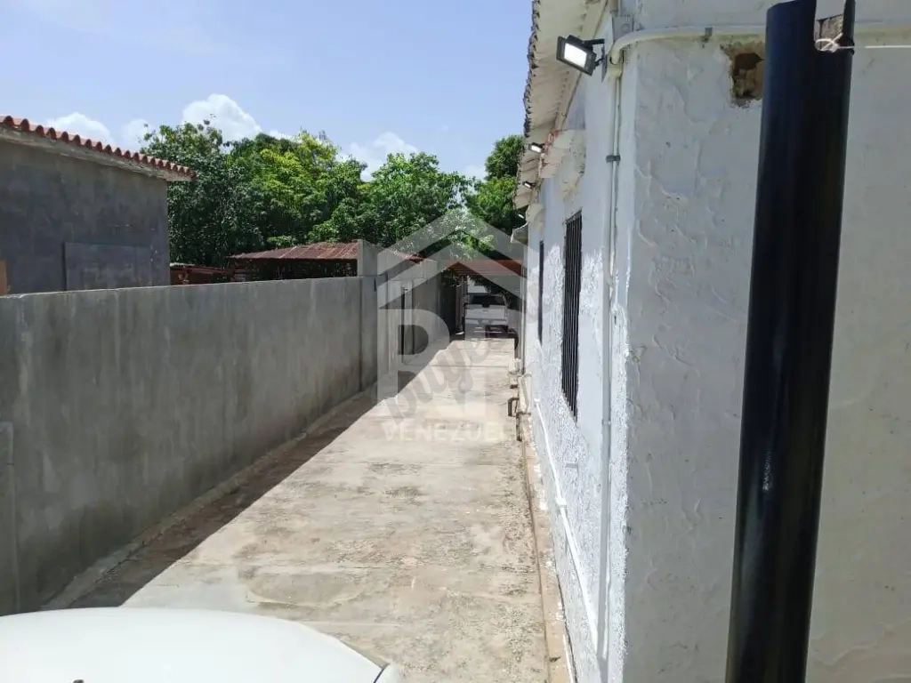 PLC-014 Casa en Venta o Alquiler en Zona Este de Maracaibo