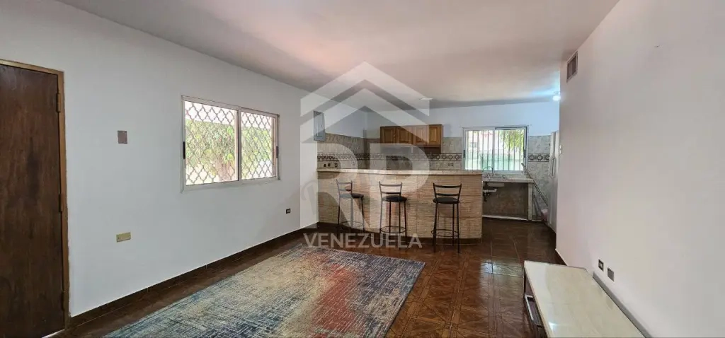 PLC-014 Casa en Venta o Alquiler en Zona Este de Maracaibo