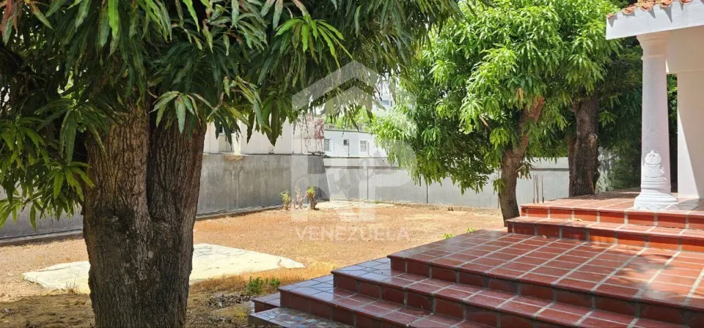 PLC-014 Casa en Venta o Alquiler en Zona Este de Maracaibo