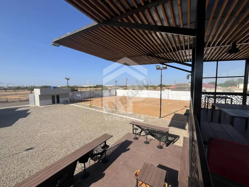 SGT-147 Terreno cercado con Locales Comerciales en Venta o Alquiler
