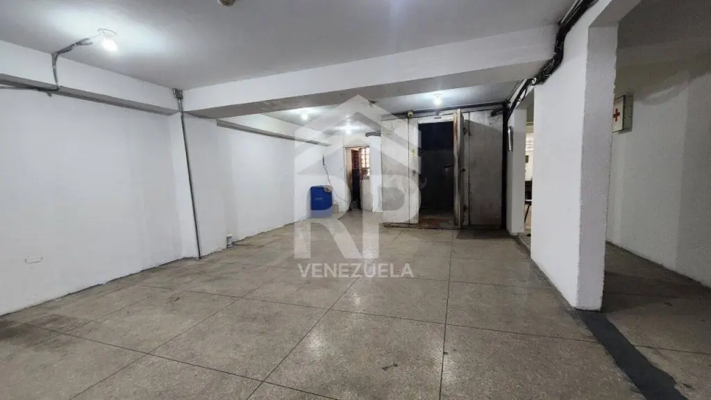 PLL-002 LOCAL COMERCIAL EN VENTA EN DELICIAS (MARACAIBO)