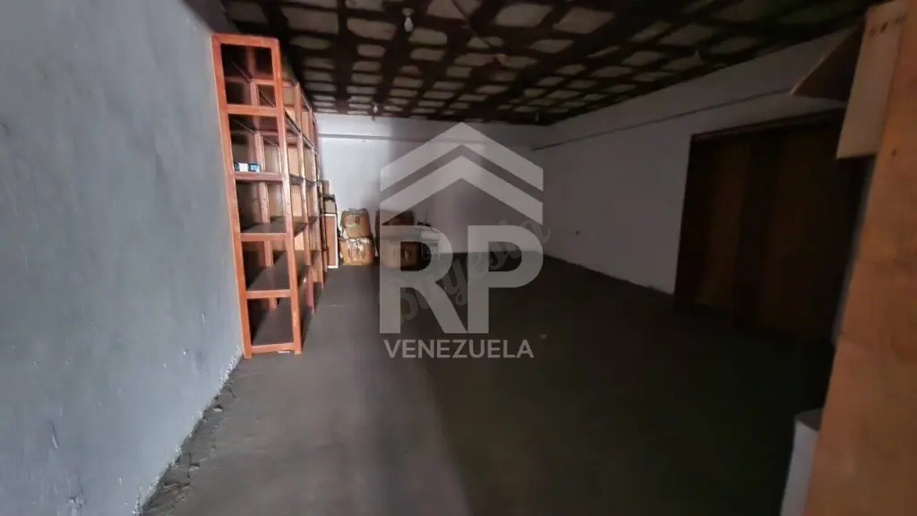 PLL-002 LOCAL COMERCIAL EN VENTA EN DELICIAS (MARACAIBO)