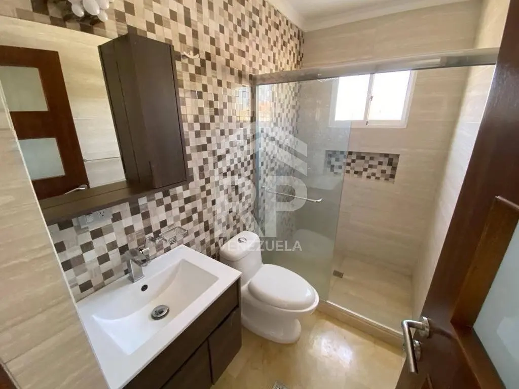 PLC-008 CASA EN ALQUILER EN ZONA NORTE MARACAIBO