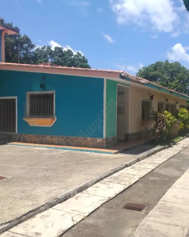 D`CESARE REALTY VENDE FINCA UBICADA EN EL NAIPE, TOCUYITO.