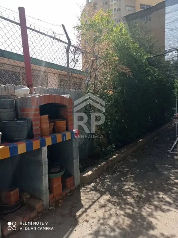 PLC-013 Casa Comercial en Venta o Alquiler en el Sector La Lago, Maracaibo