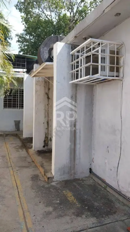 PLC-013 Casa Comercial en Venta o Alquiler en el Sector La Lago, Maracaibo