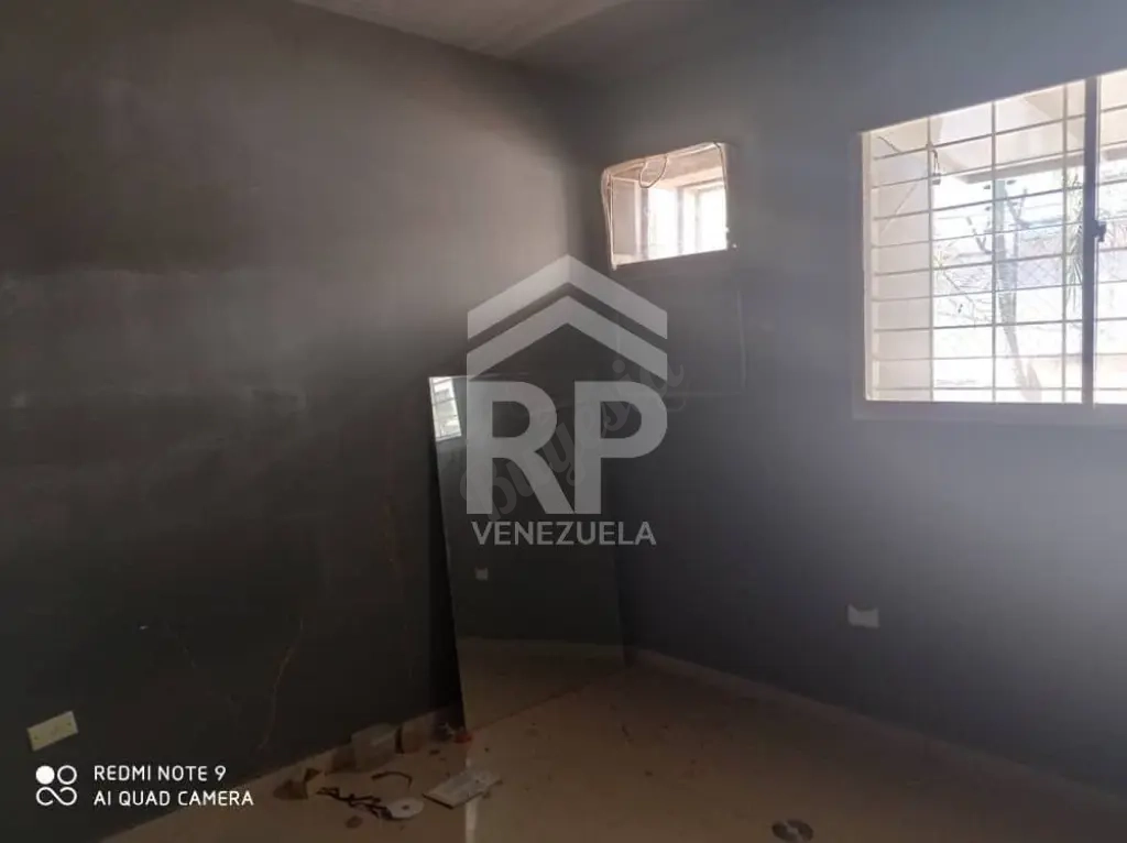 PLC-013 Casa Comercial en Venta o Alquiler en el Sector La Lago, Maracaibo
