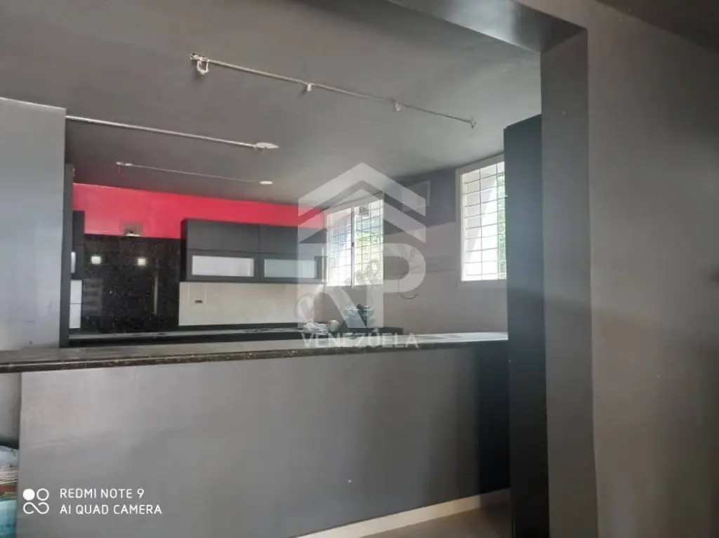 PLC-013 Casa Comercial en Venta o Alquiler en el Sector La Lago, Maracaibo