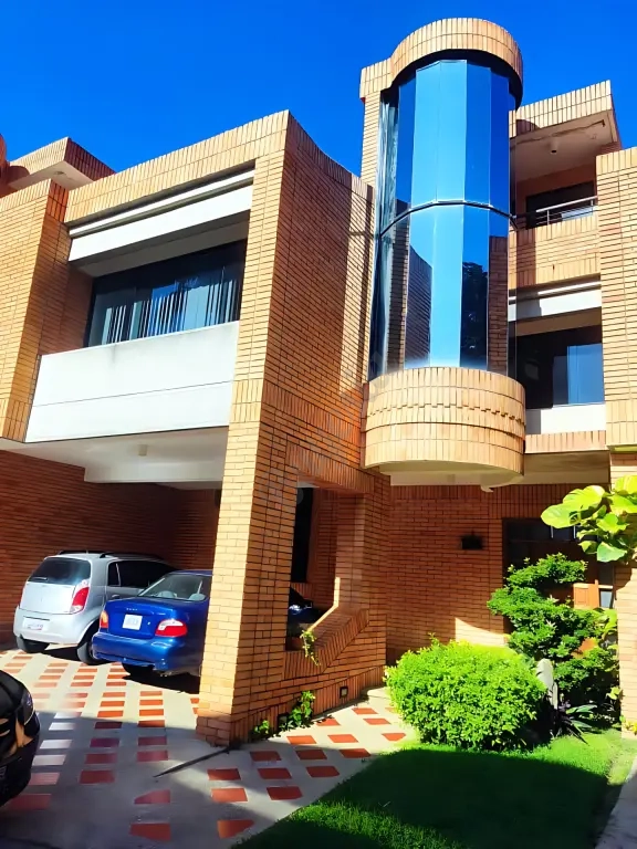 Townhouse en Conj. Res. La Montaña