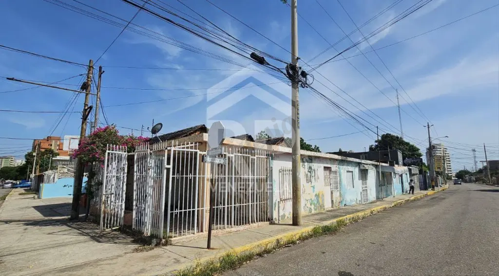 PLC-015 Casa en Venta para remodelar en Zona Las Mercedes, Maracaibo